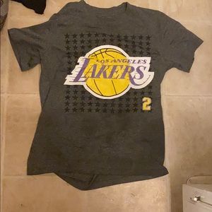 i’m selling a laker t shirt